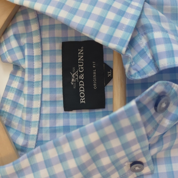 FINAL SALE🌿RODD & GUNN BUTTON DOWN🌿 - Picture 3 of 7